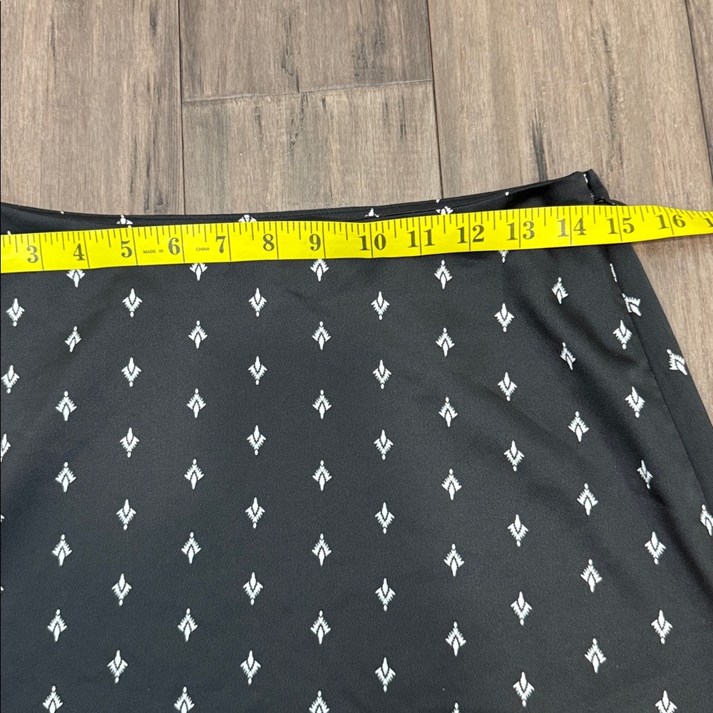 LOFT Black satin A-Line Skirt‎ with White Diamond Pattern - Picture 6 of 7